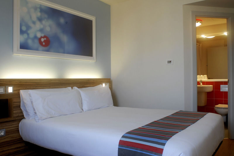 Travelodge London Central Waterloo Екстериор снимка