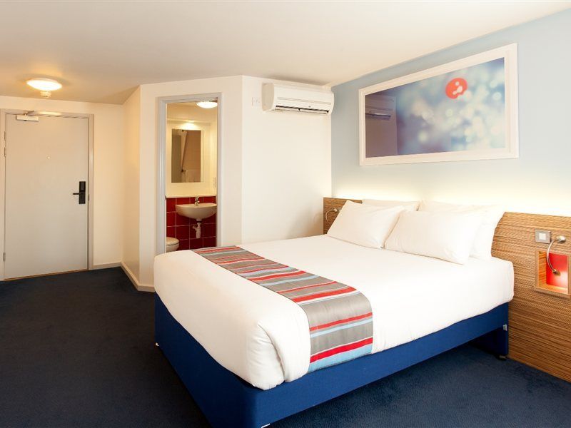 Travelodge London Central Waterloo Екстериор снимка